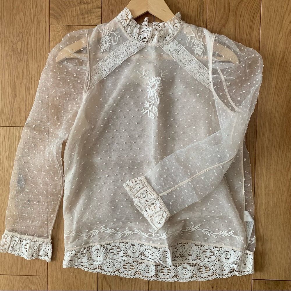 NWT Zara blouse size XS cream